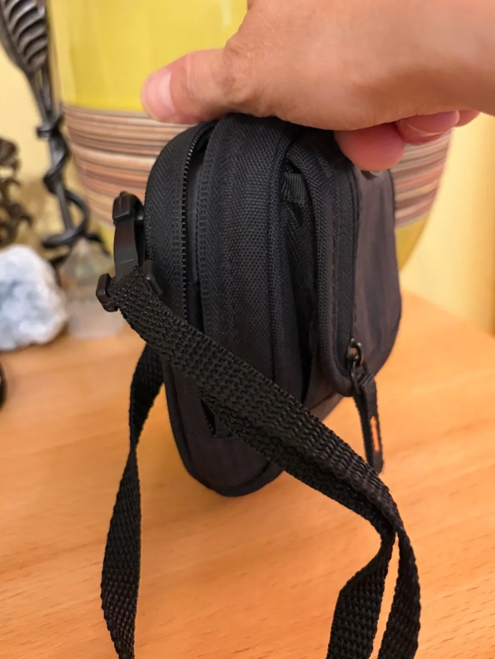 Lowepro Camera Bag Small Zip Pockets Black Shoulder Strap ELPH Coolpix Powershot
